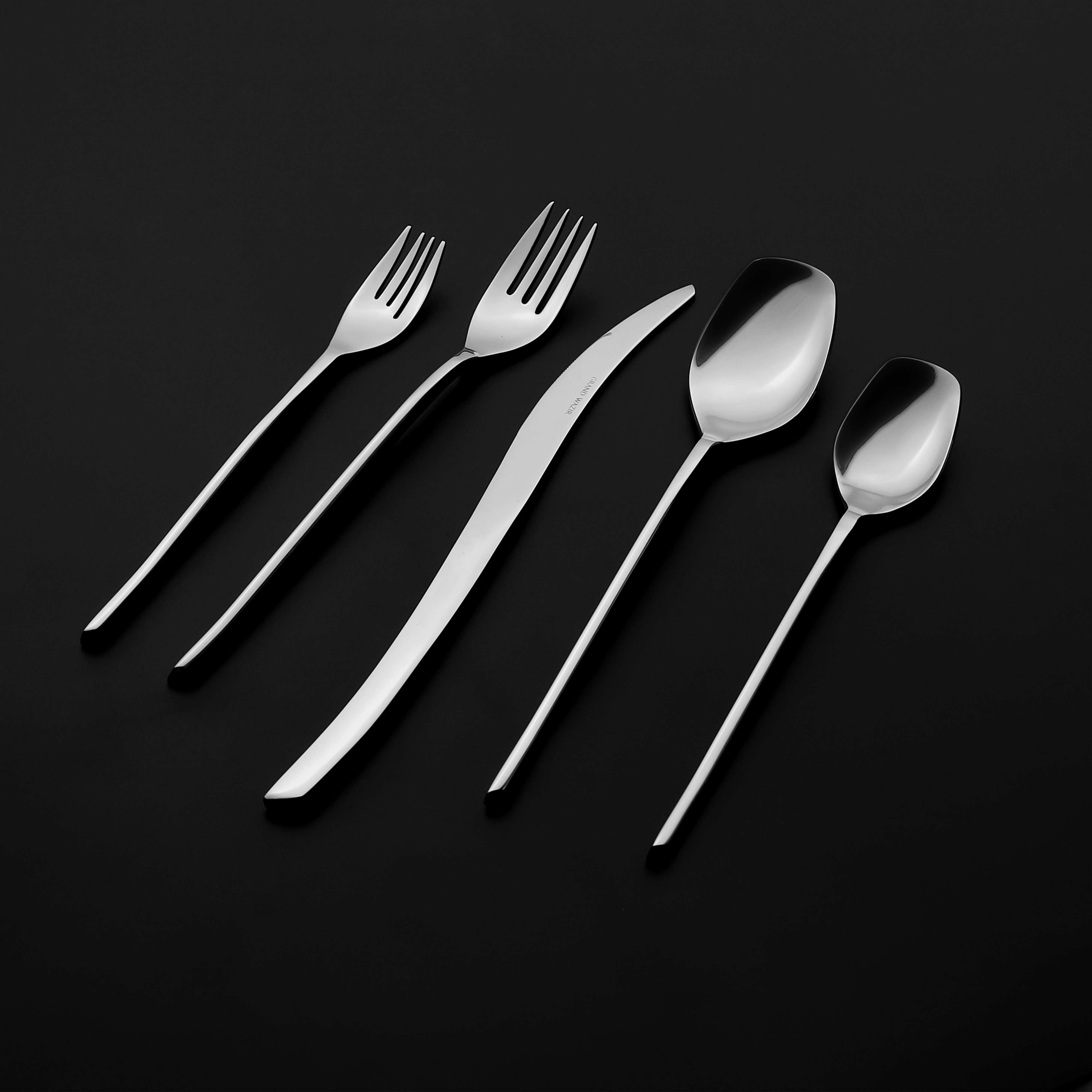 Pristine 8 Persons Serving Set