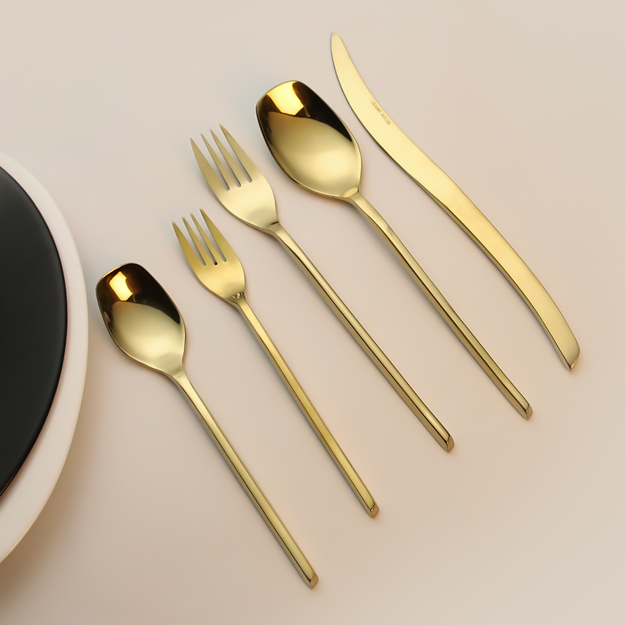 Pristine Gold 8 Persons Serving Set